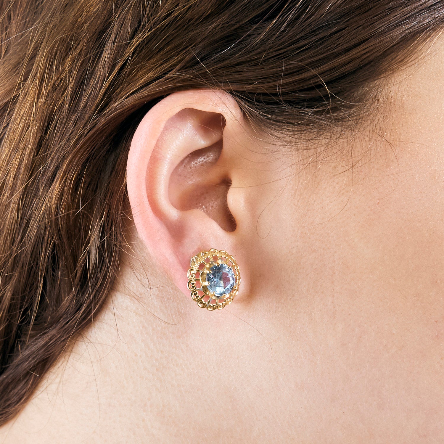 Boucles d'oreilles en or jaune et Aigue-marine.
