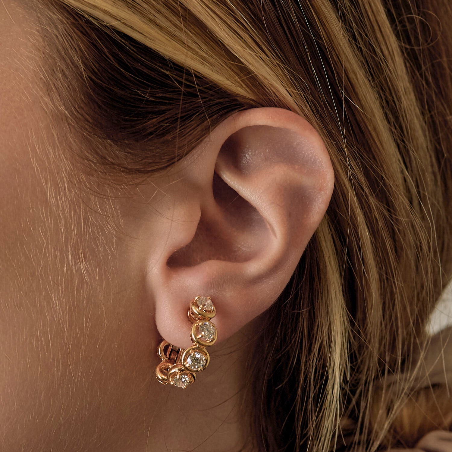 Boucles d'oreille "TABBAH" en or et 2 carats de diamants