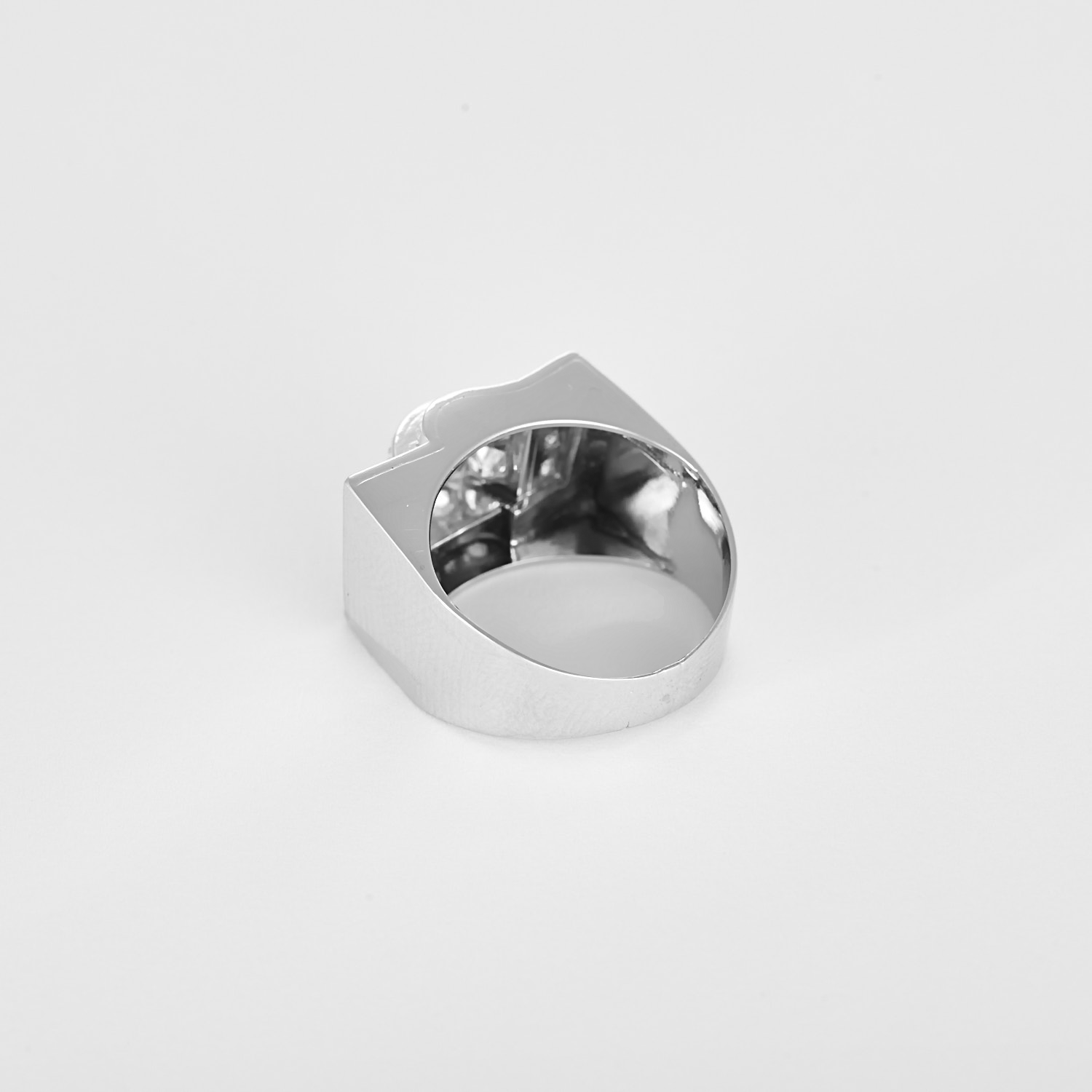 Bague ancienne "Tank" platine et diamants