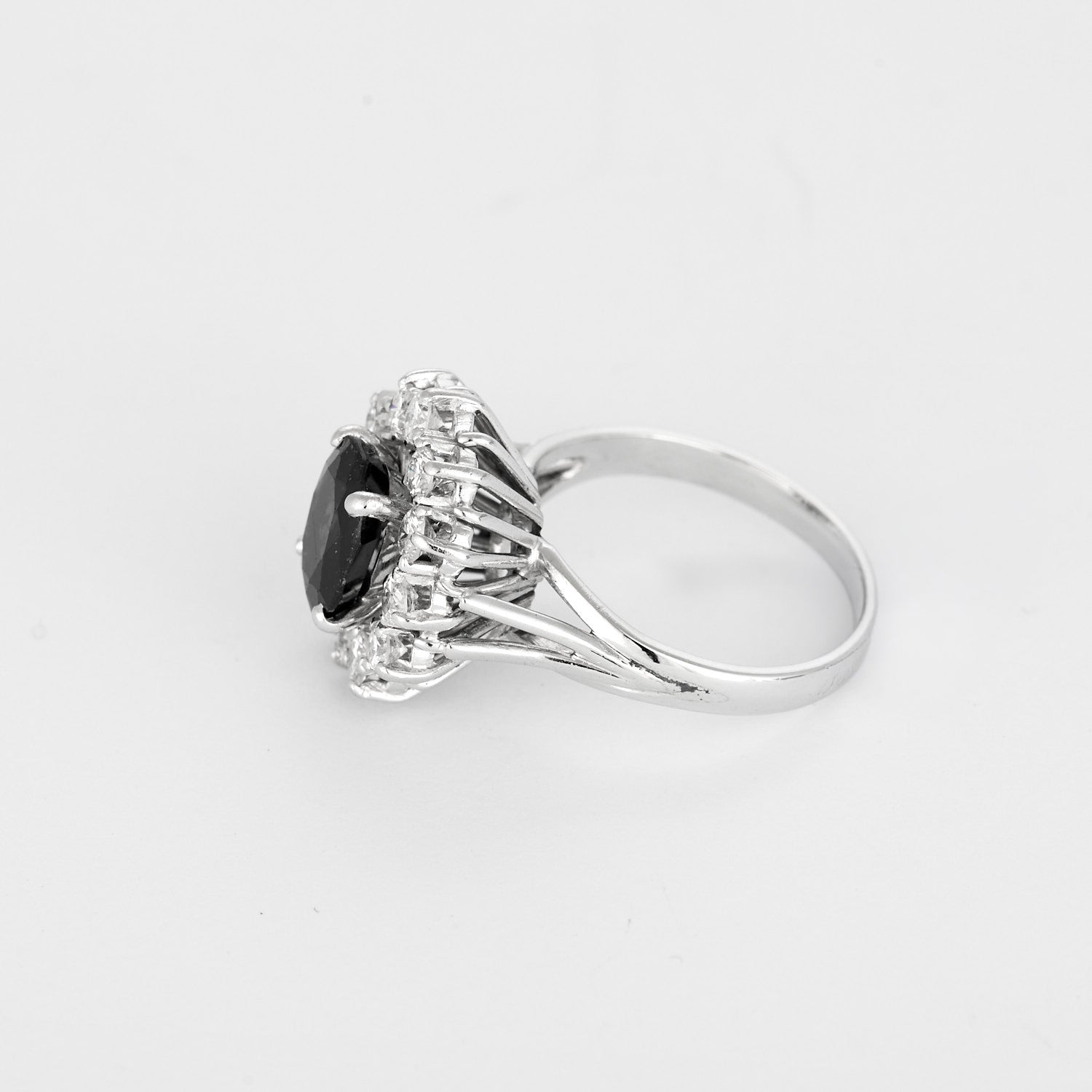 Bague Marguerite vintage Saphir et diamants en or blanc