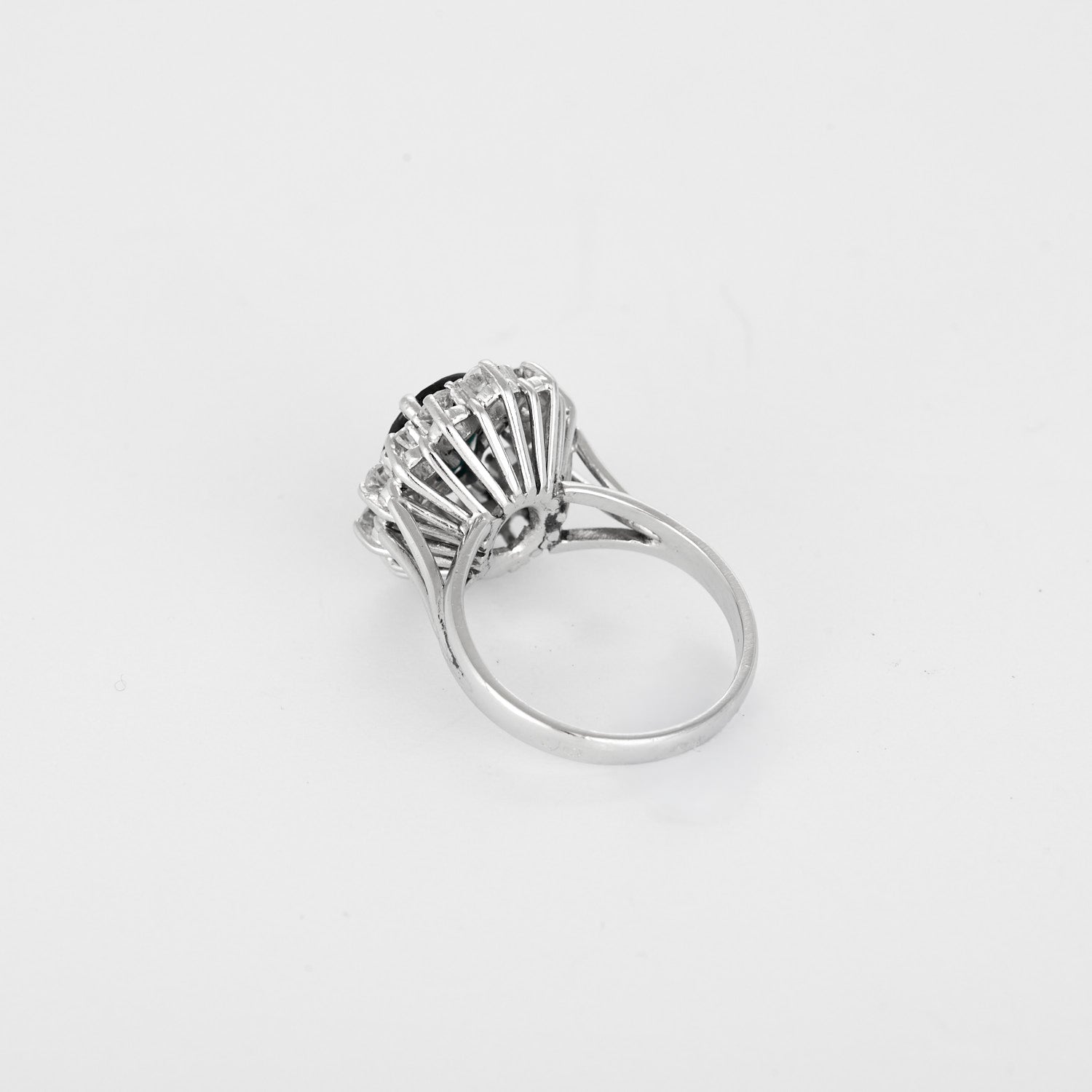 Bague Marguerite vintage Saphir et diamants en or blanc