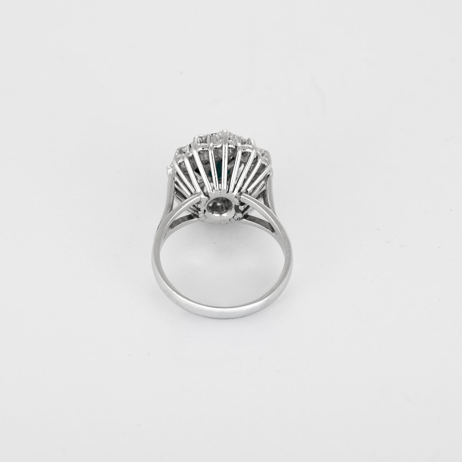 Bague Marguerite vintage Saphir et diamants en or blanc