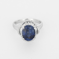 Bague en or blanc, saphir synthétique et diamants.