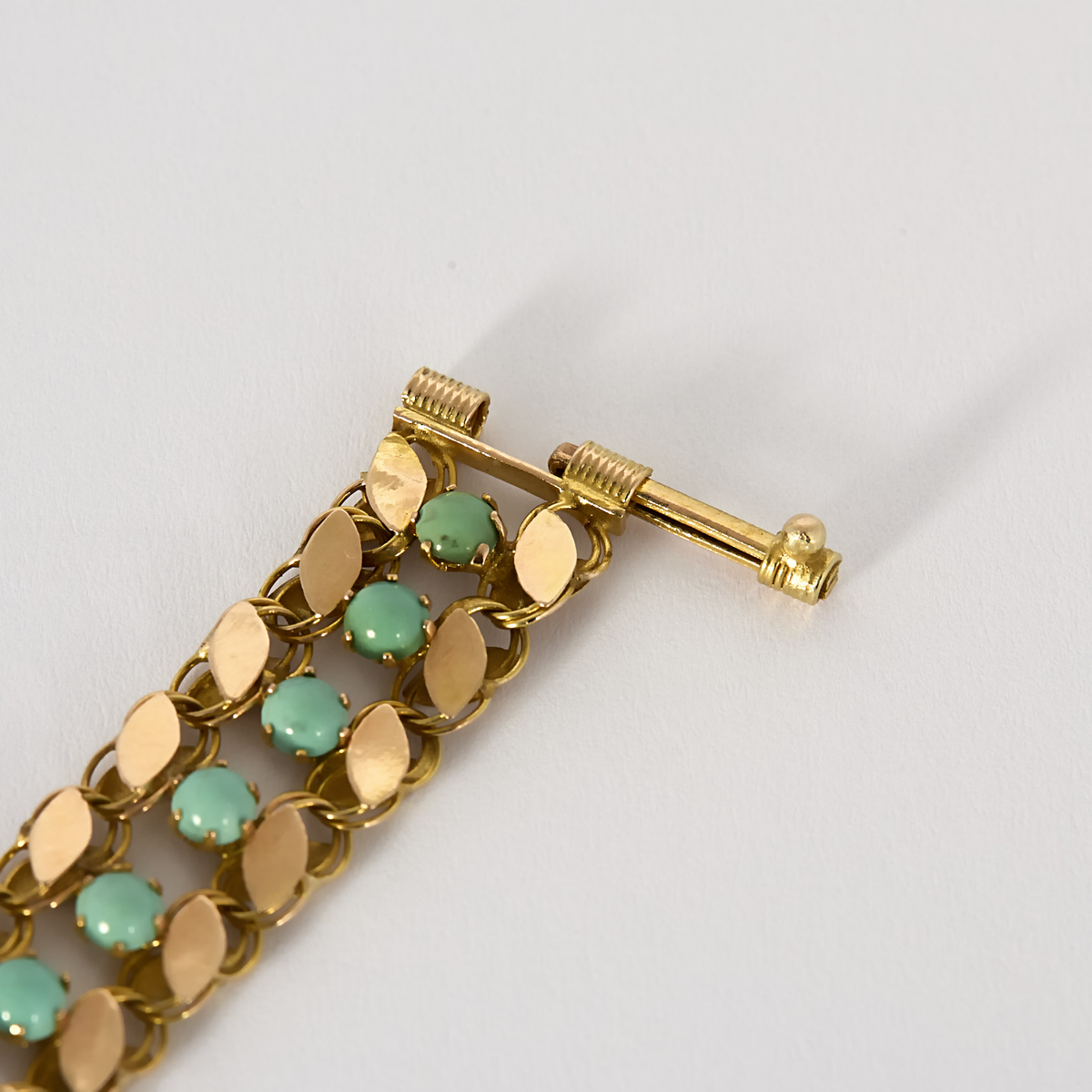 Bracelet ancien en or rose et turquoise.