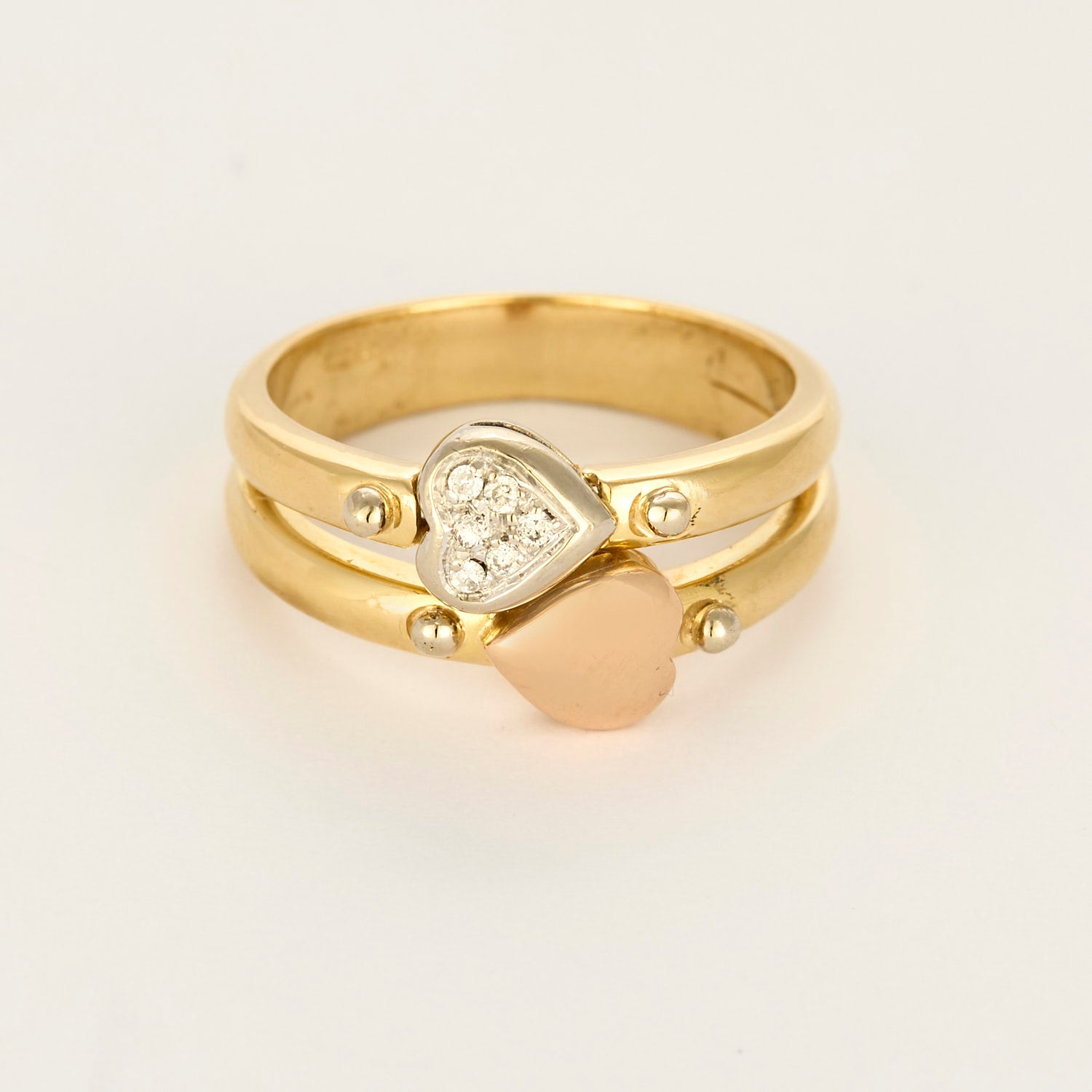 Bague double anneau motifs cœurs en or et diamants
