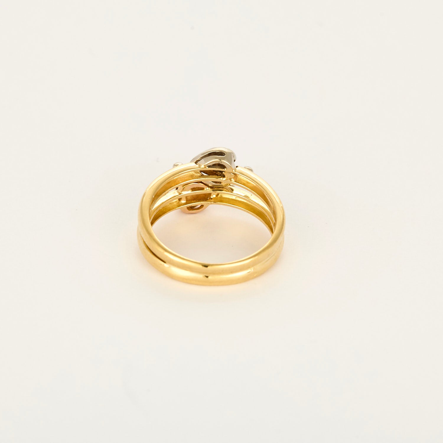 Bague double anneau motifs cœurs en or et diamants