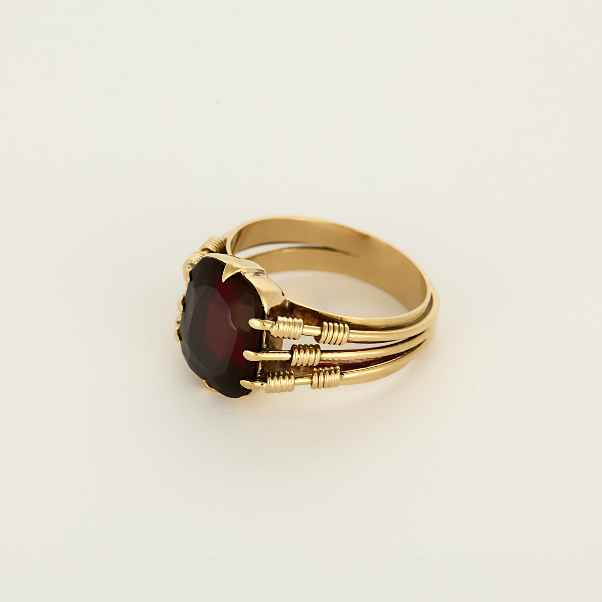 Bague Vintage Grenat en or jaune