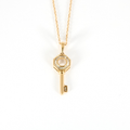 Collier Clé en or rose 18k et diamants baguettes.
