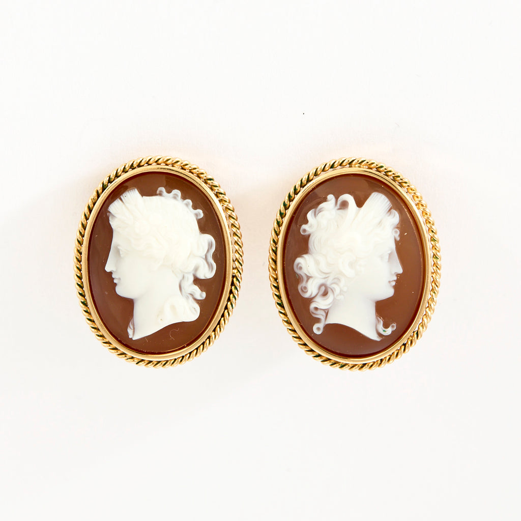 Boucles d'oreilles clips en or et camée