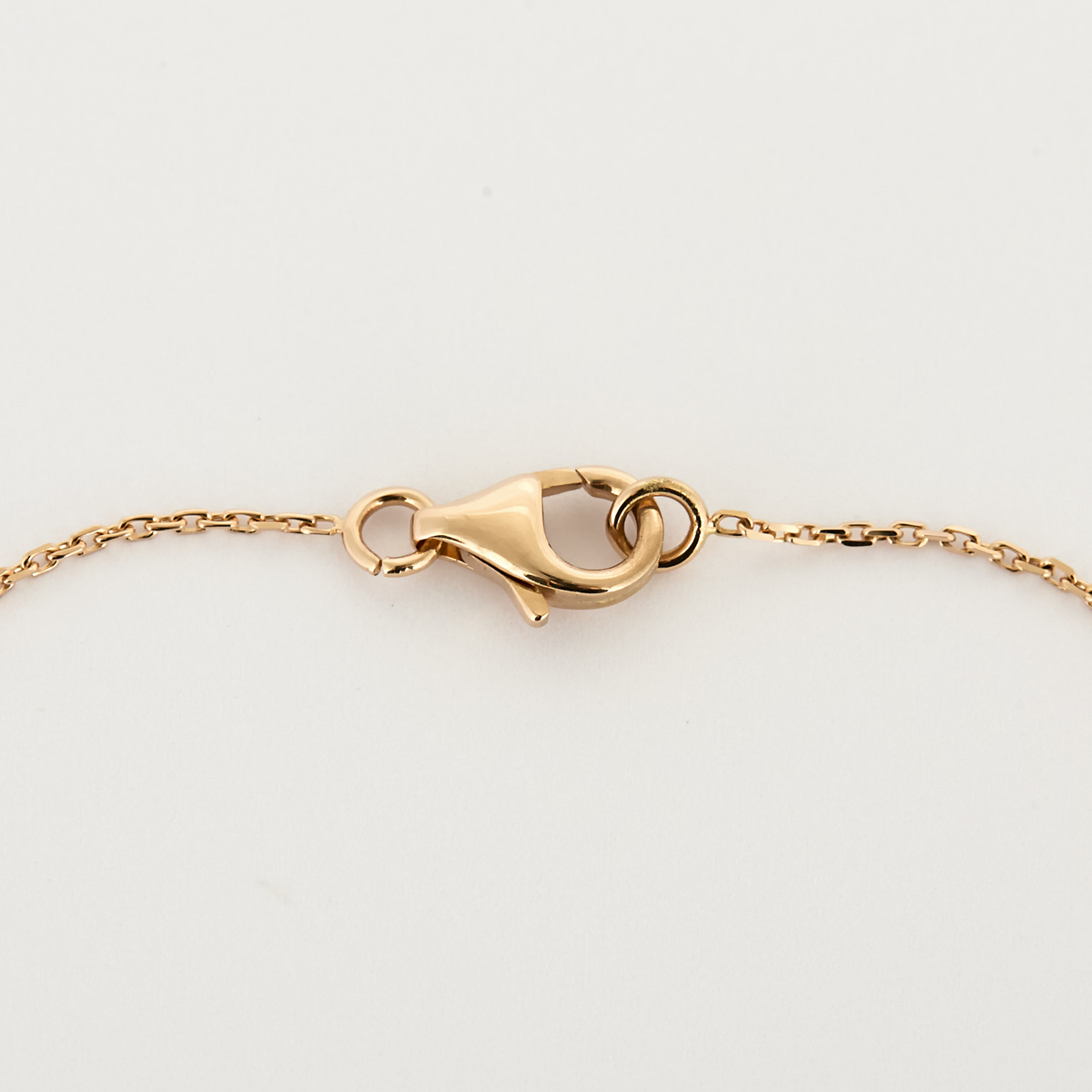 Collier Clé en or rose 18k et diamants baguettes.