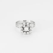 Bague ancienne carré or blanc et diamants.