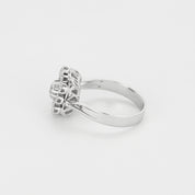 Bague ancienne carré or blanc et diamants.
