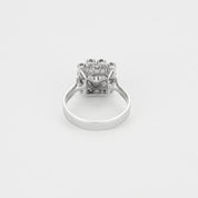 Bague ancienne carré or blanc et diamants.