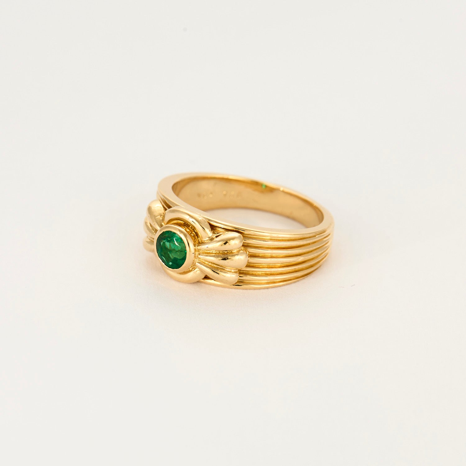 Bague Van Cleef & Arpels vintage en or jaune et émeraude
