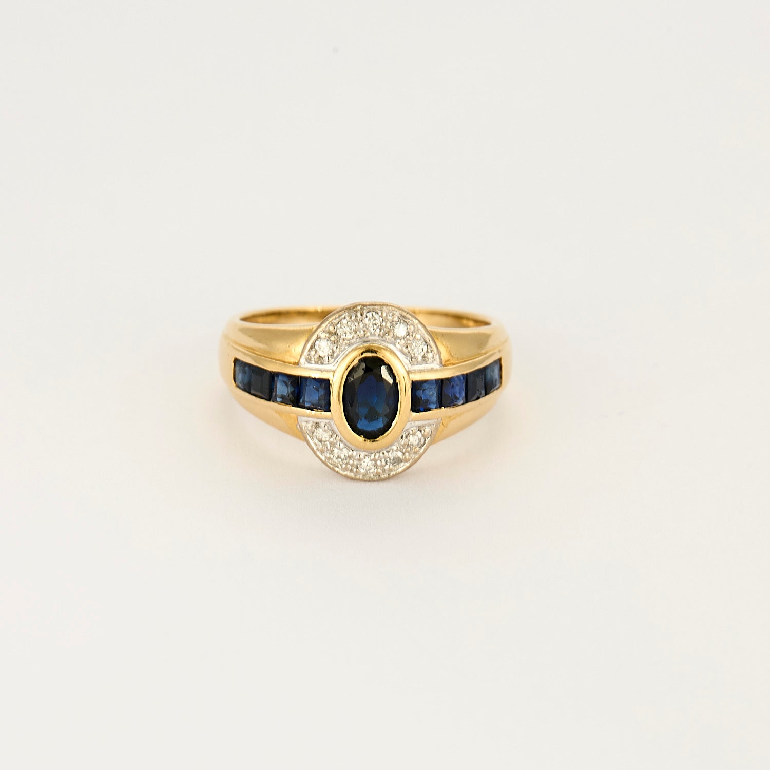 Bague vintage or jaune, diamants et saphirs.