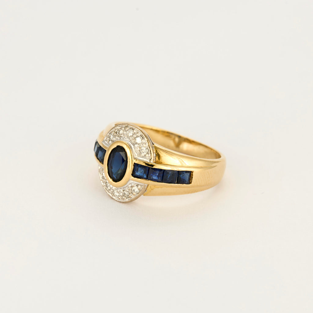 Bague vintage or jaune, diamants et saphirs.