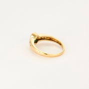 Bague vintage en or jaune, diamants et centre émeraude.