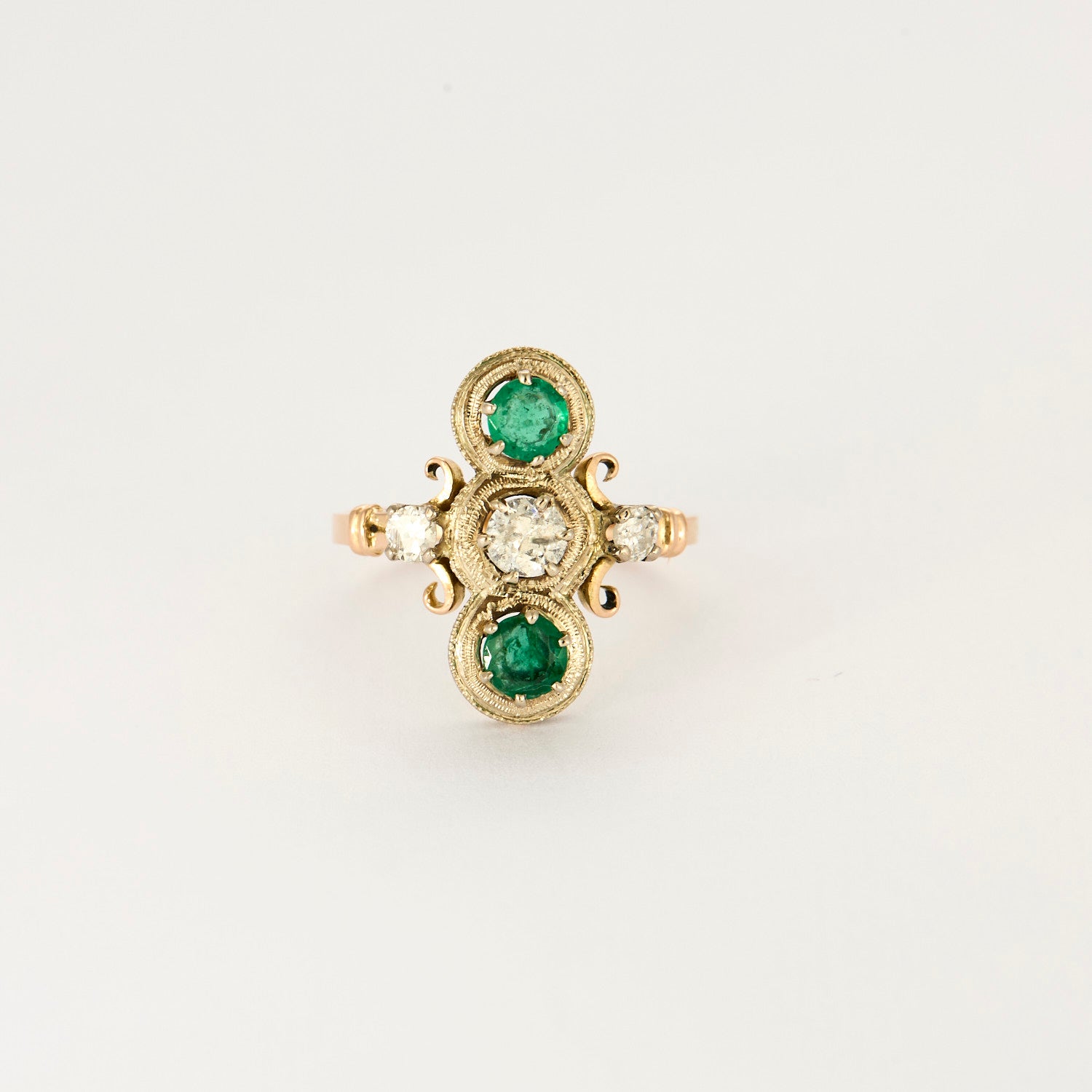 Bague ancienne Antique en or diamants et émeraude