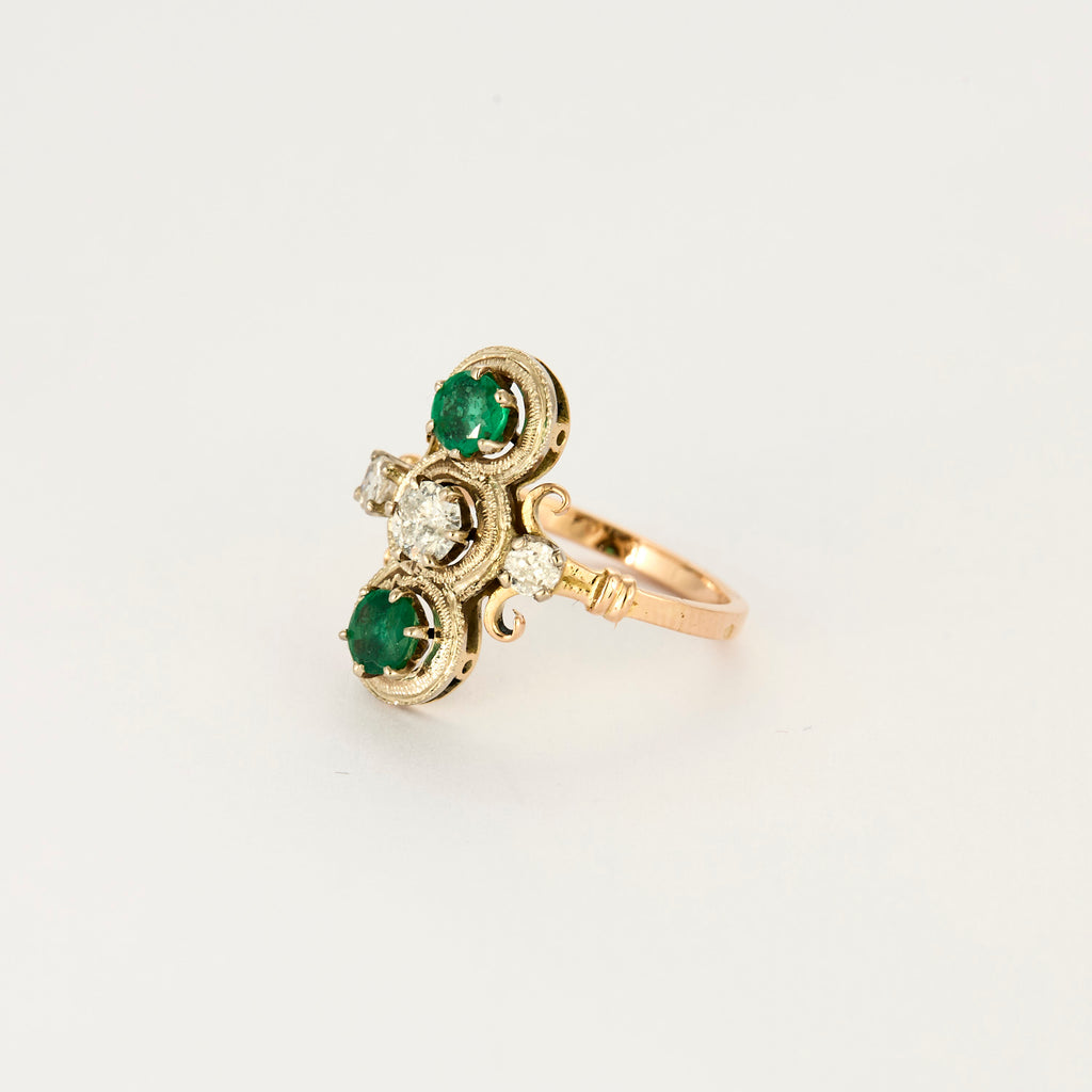 Bague ancienne Antique en or diamants et émeraude