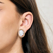Boucles d'oreilles clips en or et camée