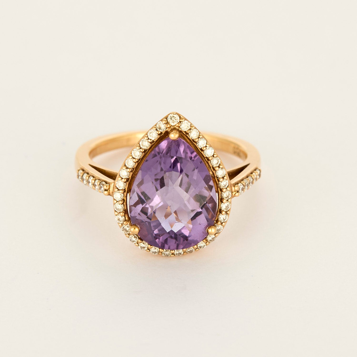 Bague en or rose, diamants et Améthyste poire.