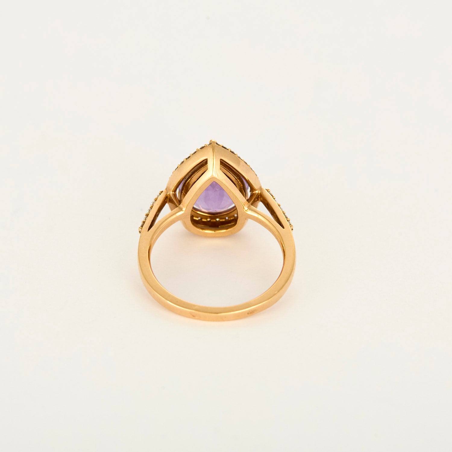 Bague en or rose, diamants et Améthyste poire.
