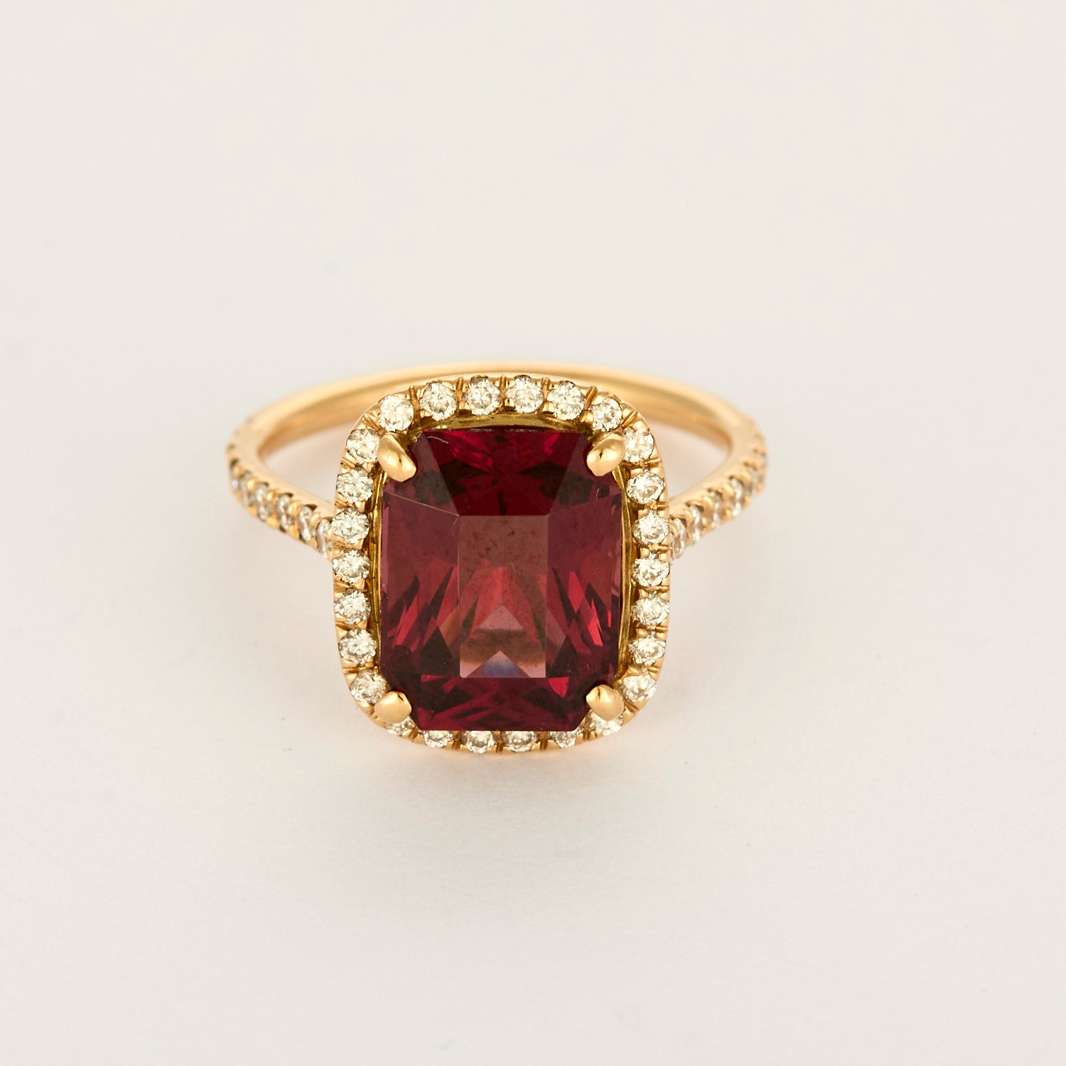 Bague en or rose en Diamants et Grenat Rhodolite