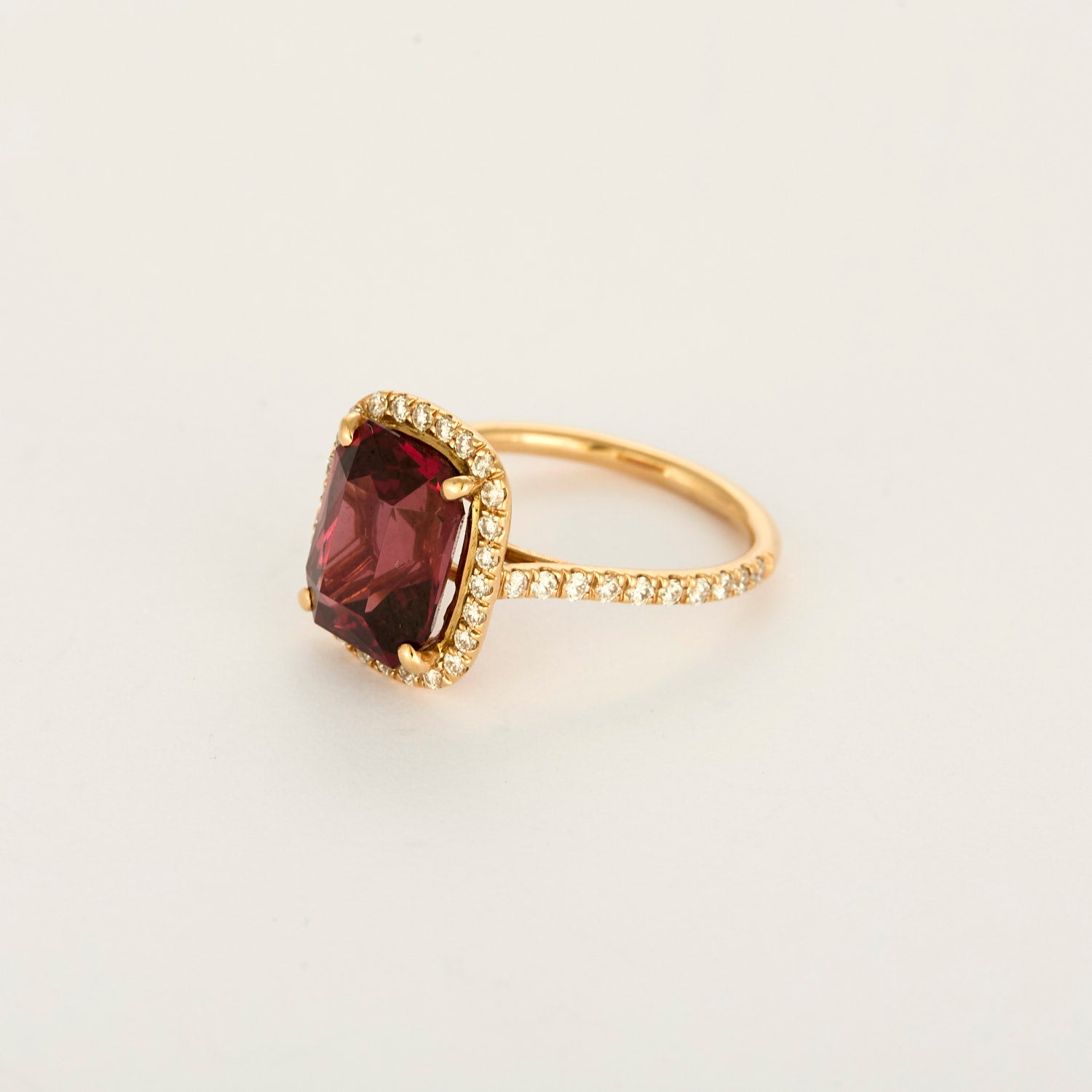 Bague en or rose en Diamants et Grenat Rhodolite