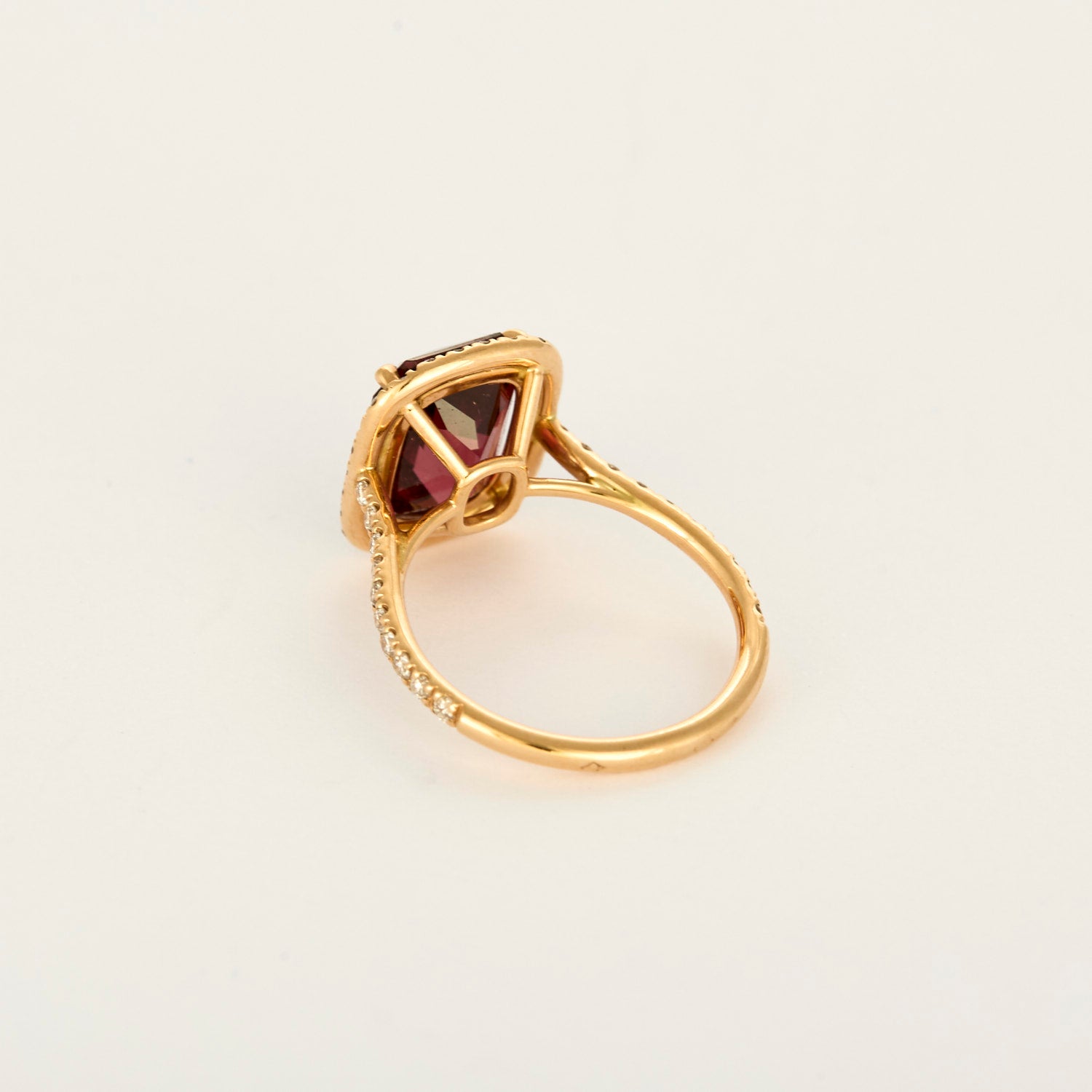 Bague en or rose en Diamants et Grenat Rhodolite