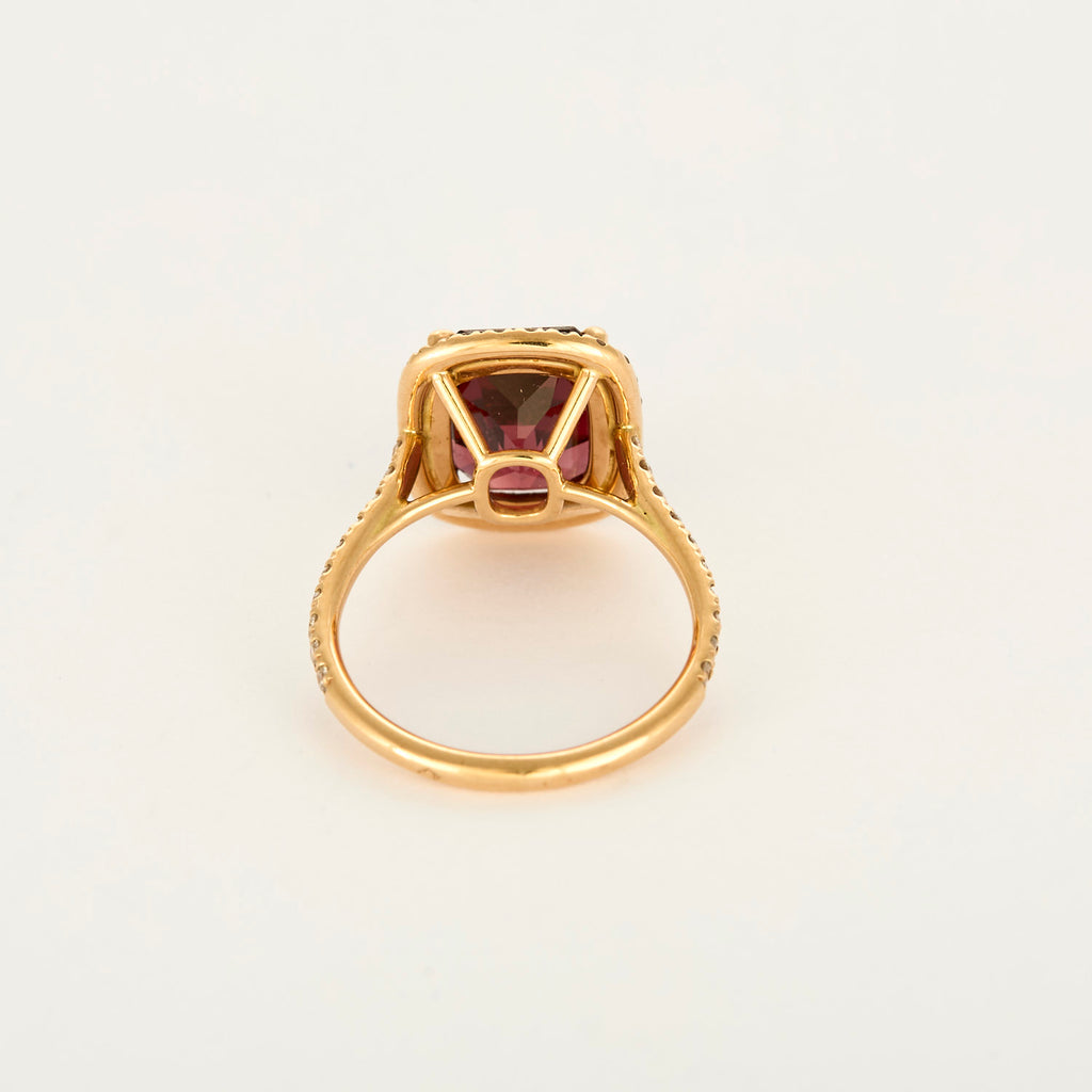 Bague en or rose en Diamants et Grenat Rhodolite