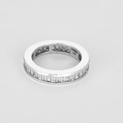 Alliance diamants baguettes tour complet en or blanc 18k.