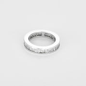 Alliance diamants baguettes tour complet en or blanc 18k.