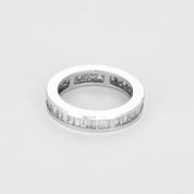 Alliance diamants baguettes tour complet en or blanc 18k.