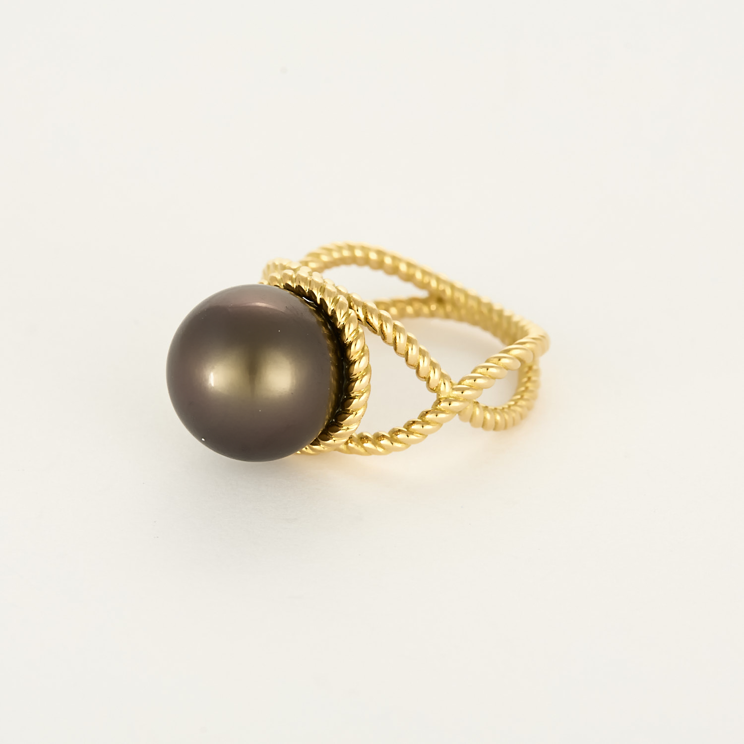 Bague en or jaune torsadé et une perle aubergine de 12mm
