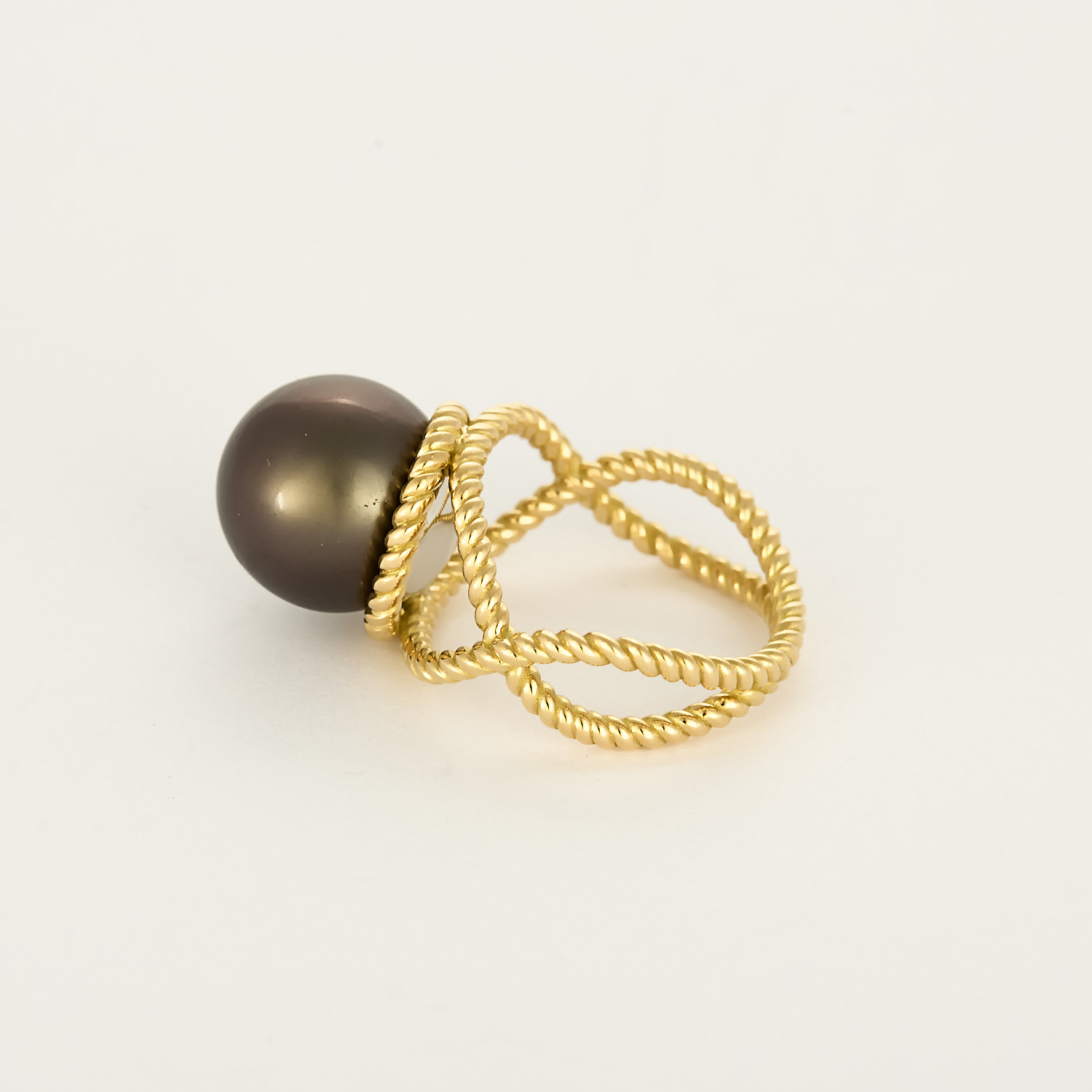 Bague en or jaune torsadé et une perle aubergine de 12mm
