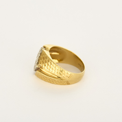 Bague chevalière losange or jaune et diamants.