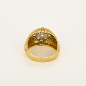 Bague chevalière losange or jaune et diamants.