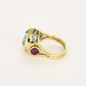 Bague vintage "coeur" topaze bleue en or jaune.