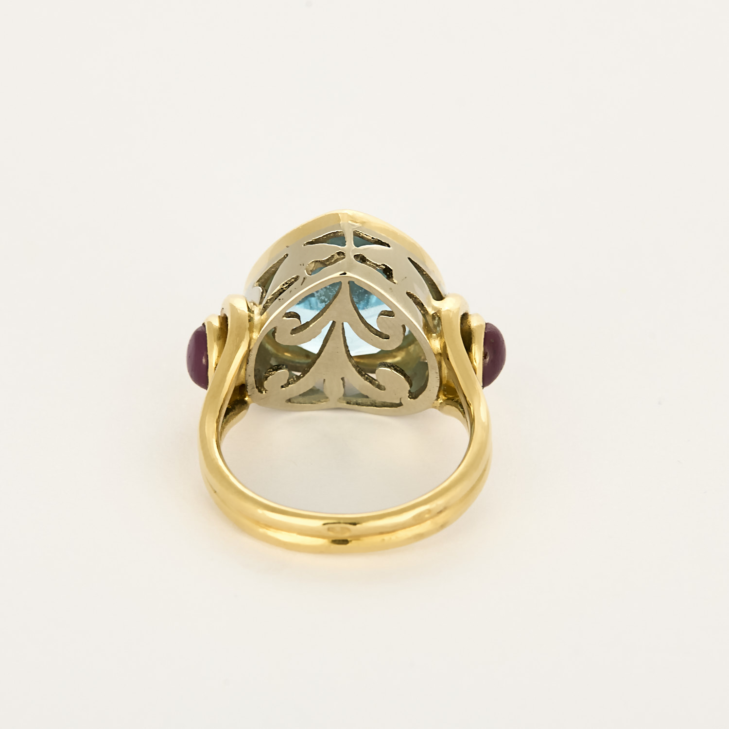 Bague vintage "coeur" topaze bleue en or jaune.