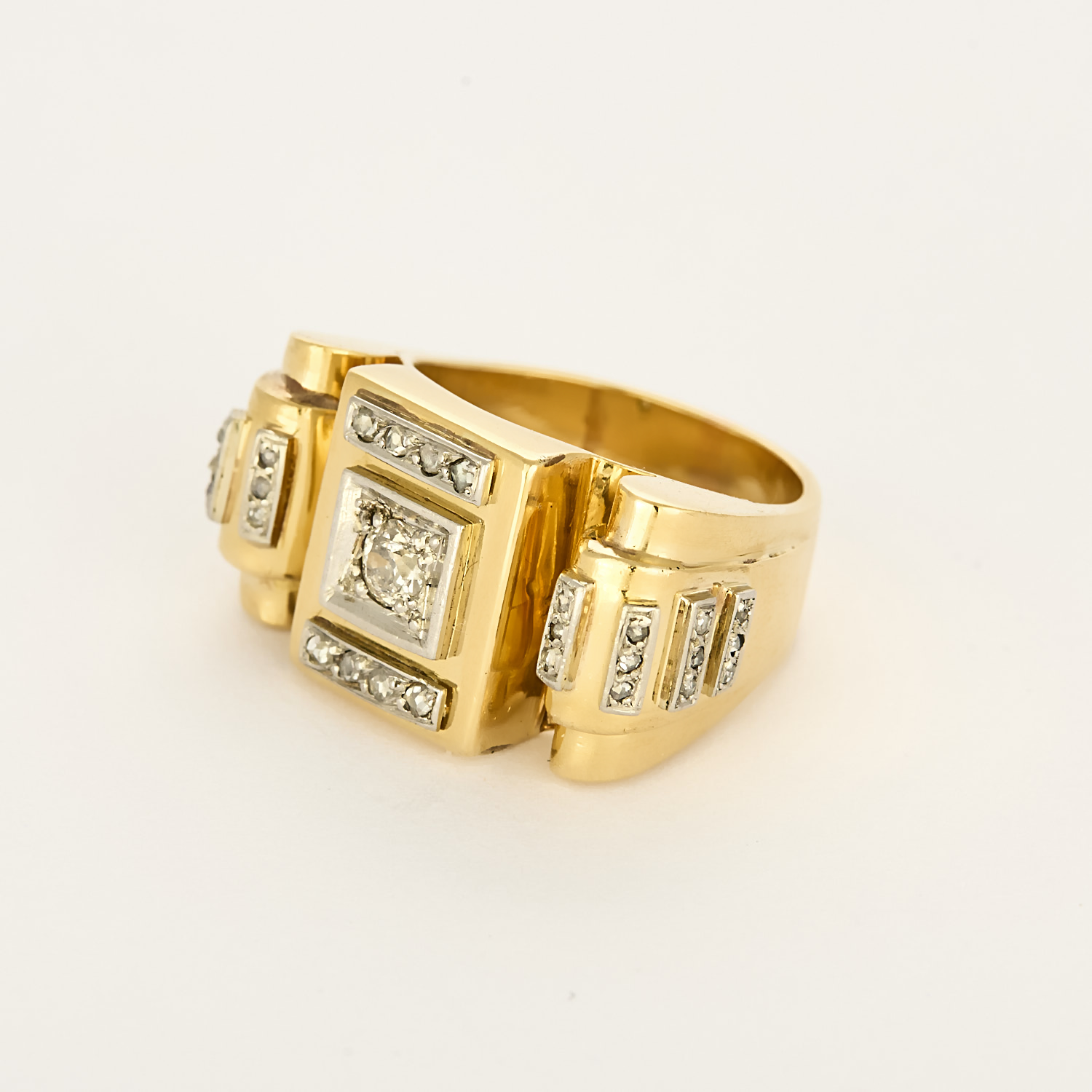 Bague "Tank" en or et diamants.