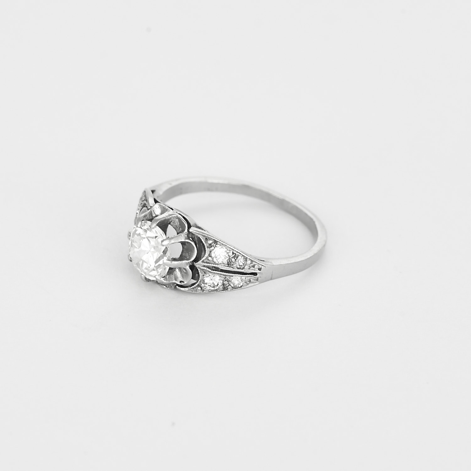 Bague ancienne "solitaire 0,70 carat" en platine et diamants.
