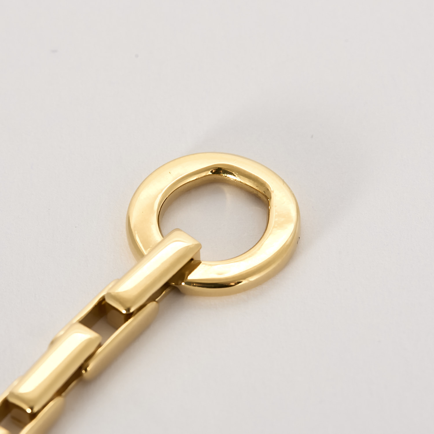 Bracelet CARTIER collection "Agrafe" en or jaune.