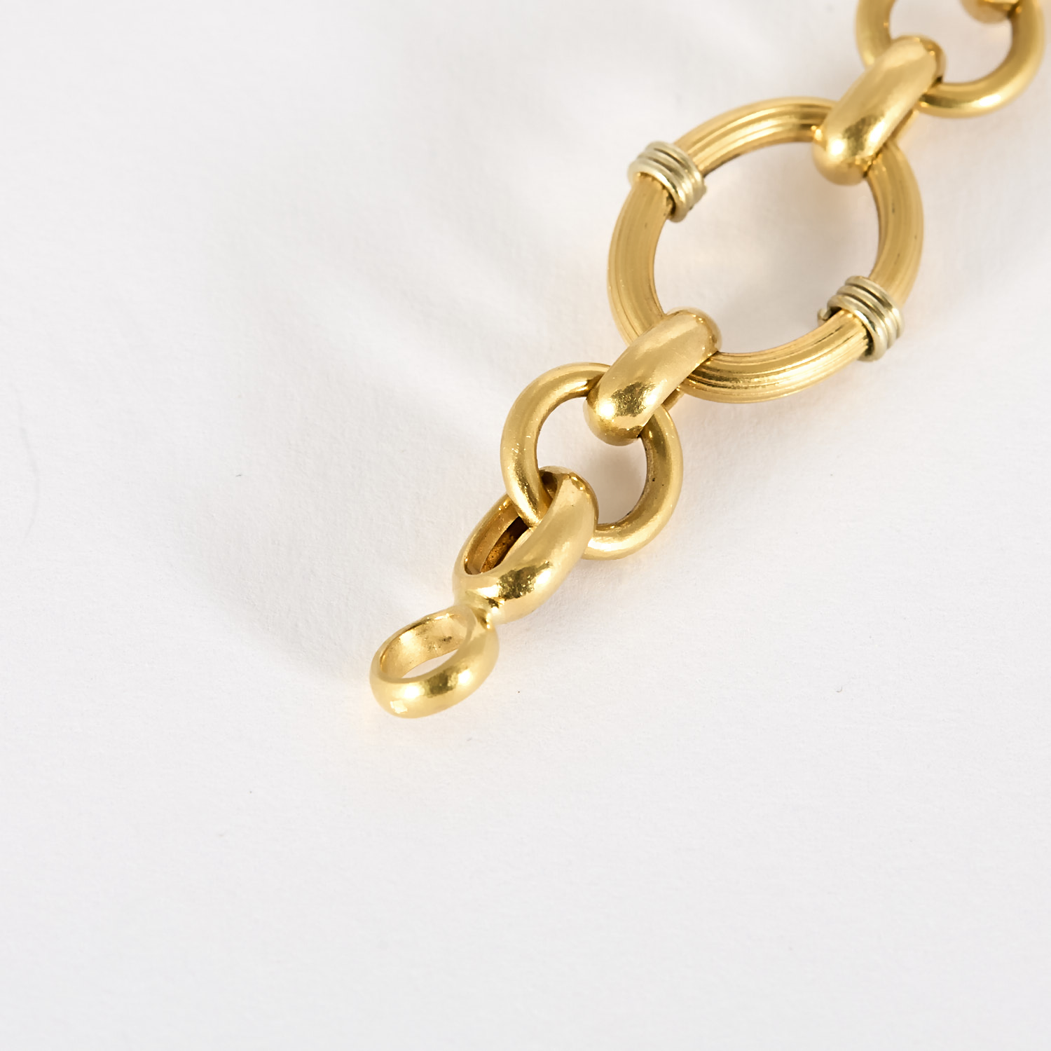 Bracelet ancien mailles ovale en or jaune.