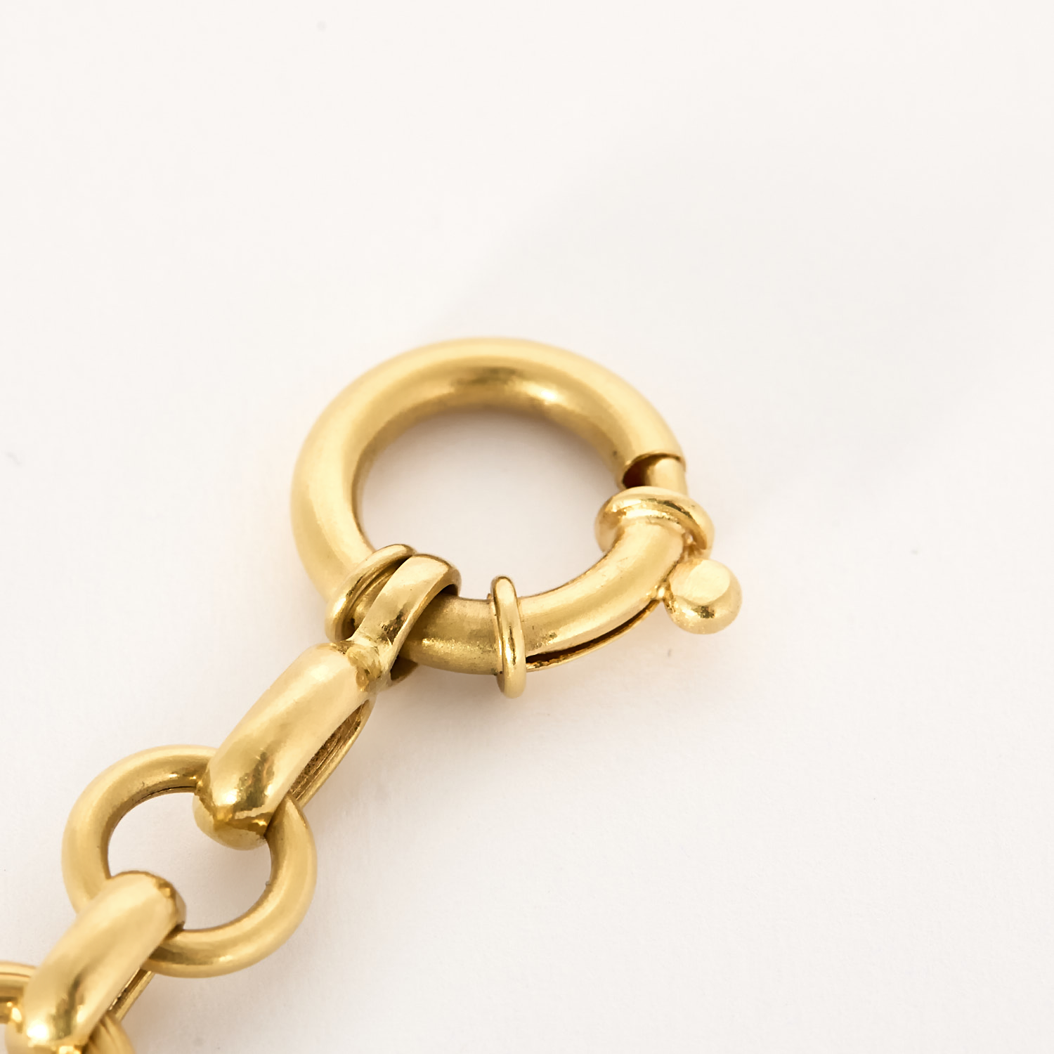 Bracelet ancien mailles ovale en or jaune.