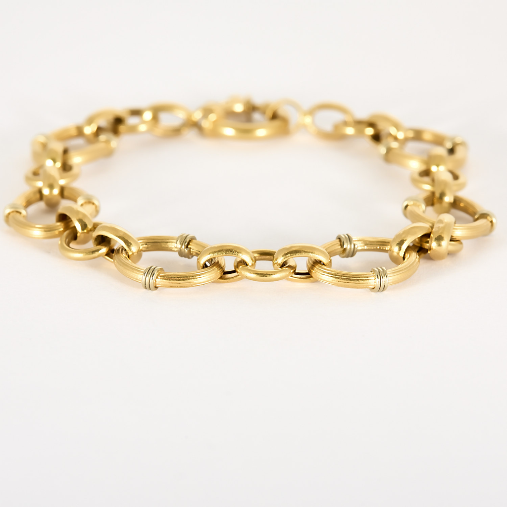 Bracelet ancien mailles ovale en or jaune.