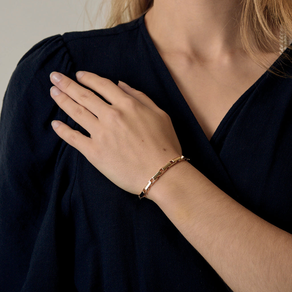 Bracelet CARTIER collection "Agrafe" en or jaune.