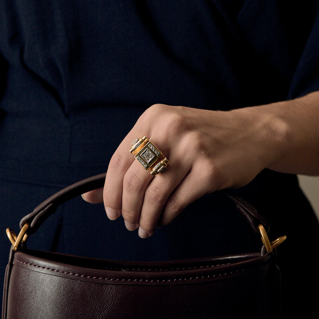 Bague "Tank" en or et diamants.