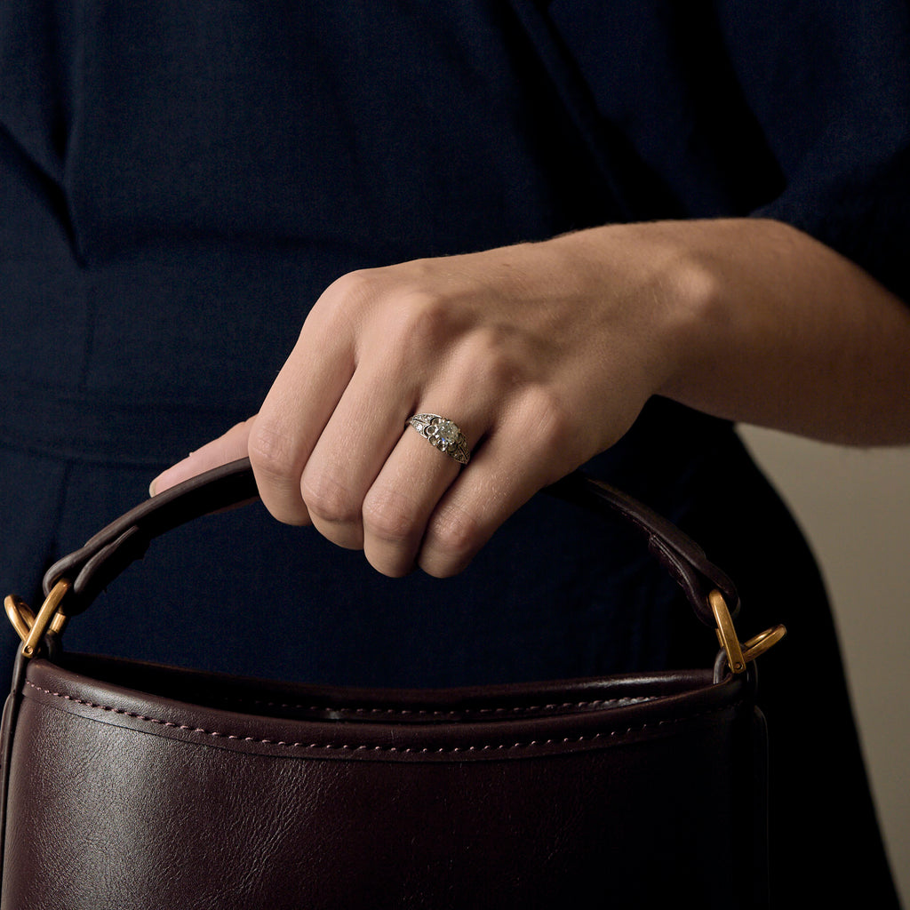 Bague ancienne "solitaire 0,70 carat" en platine et diamants.