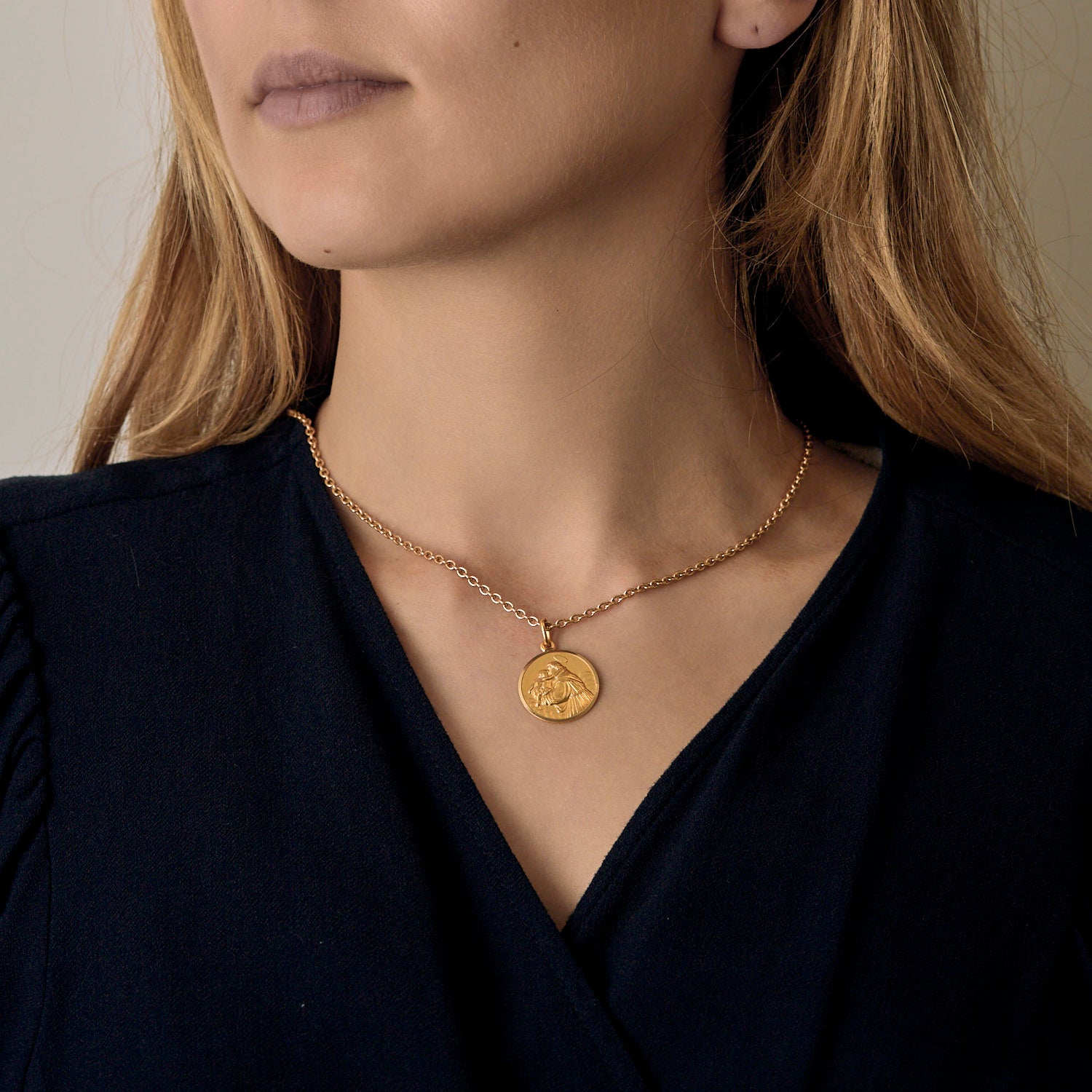 Médaille Saint Antoine en or jaune 20mm.