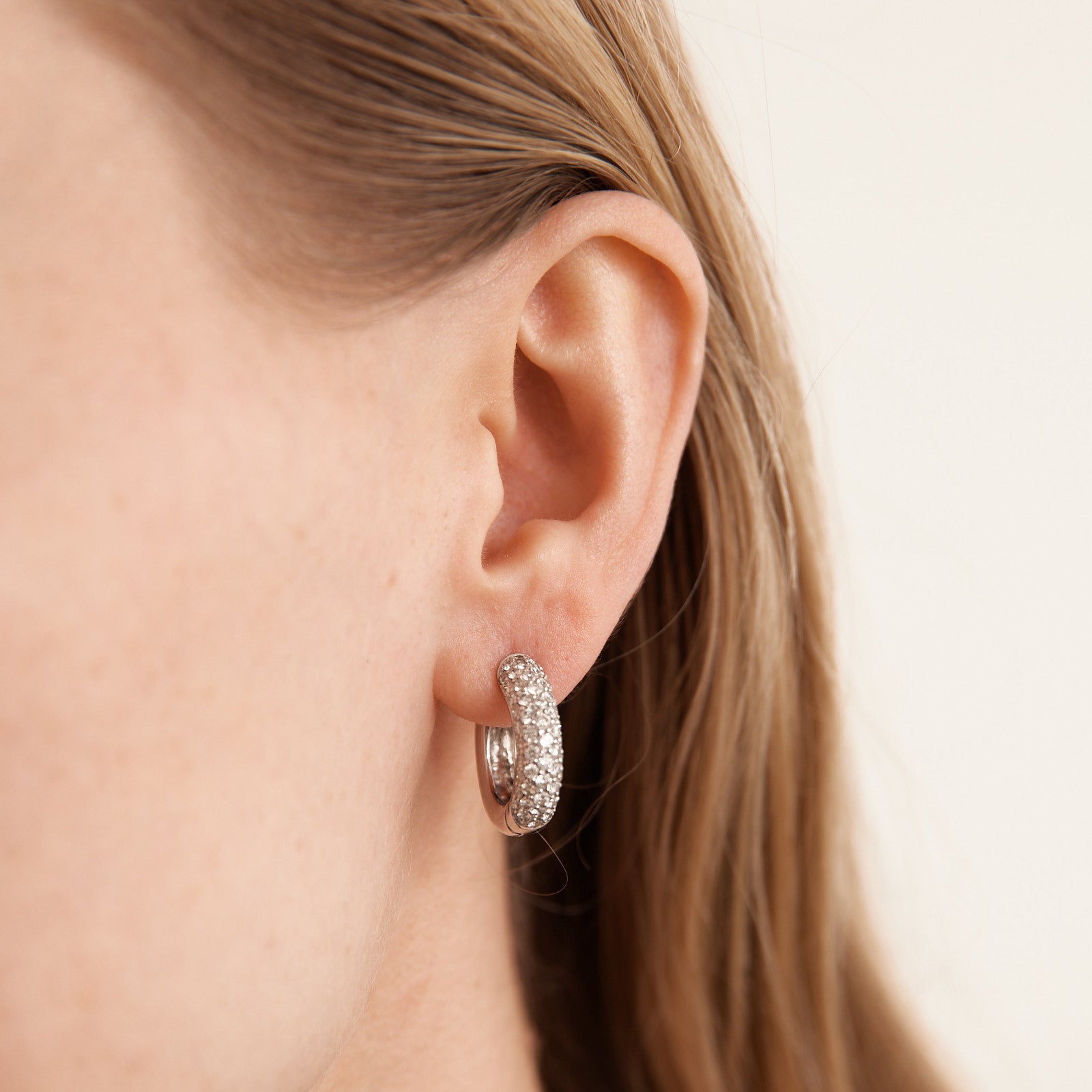 Créoles en or blanc et diamants